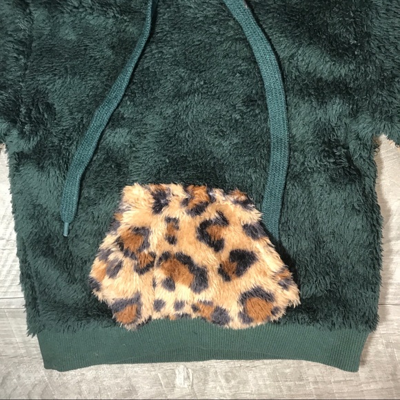 Green cheetah drawstring sherpa girls hoodie - Picture 4 of 5
